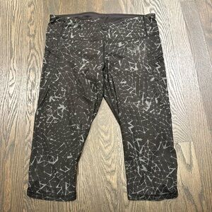 lulu lemon cropped - size 10